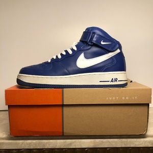 Vintage 2005 Nike Air Force 1 Royal/White. Sz 11 w box. Worn a few times.